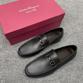 FS Ferragamo Изготовлено вручную методом холодного склеивания Go