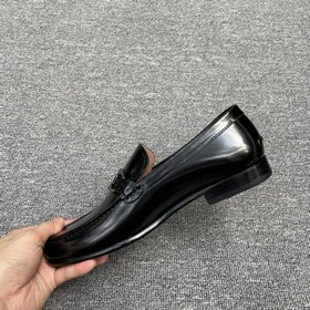 FS Ferragamo Изготовлено вручную методом холодного склеивания. И