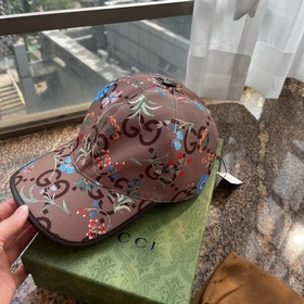 Новая бейсболка Gucci, с крупным двойным логотипом G, изготовлена