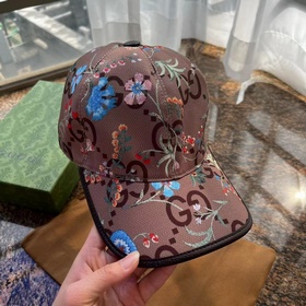 Новая бейсболка Gucci, с крупным двойным логотипом G, изготовлена