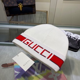 В комплекте с пылезащитным чехлом GUCCI Оригинальная шапка с лент
