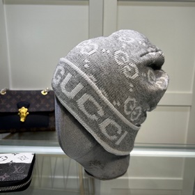 Официальный сайт GUCCI. Вязаная шапка из кашемира. Новинка на офи