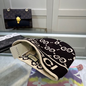 Официальный сайт GUCCI. Вязаная шапка из кашемира. Новинка на офи