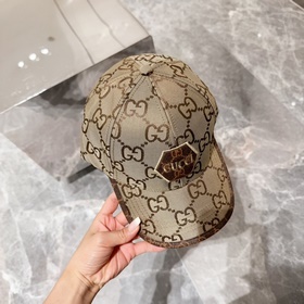 Новая лаконичная бейсболка GUCCI с вышивкой, очень модная! Спорти