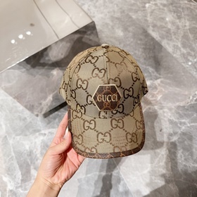 Новая лаконичная бейсболка GUCCI с вышивкой, очень модная! Спорти