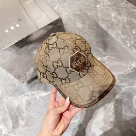 Новая лаконичная бейсболка GUCCI с вышивкой, очень модная! Спорти
