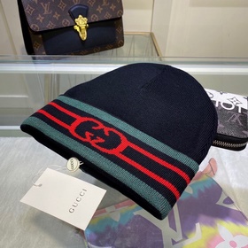 GUCCI Оригинальная шапка с украшением виде ленты, шерстяная шапка