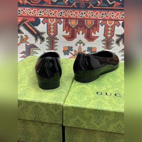 Аксессуары Gucci с кристаллами в форме двойной буквы G придают со