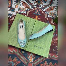 Аксессуары Gucci с кристаллами в форме двойной буквы G придают со