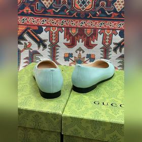Аксессуары Gucci с кристаллами в форме двойной буквы G придают со