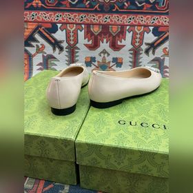 Аксессуары Gucci с кристаллами в форме двойной буквы G придают со