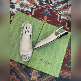 Аксессуары Gucci с кристаллами в форме двойной буквы G придают со