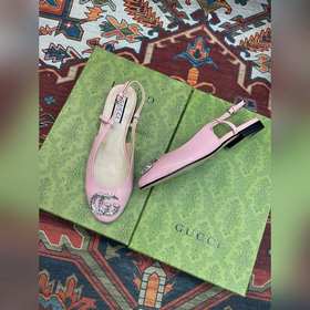 Аксессуары Gucci с кристаллами в форме двойной буквы G придают со