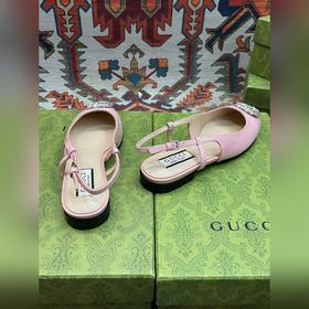 Аксессуары Gucci с кристаллами в форме двойной буквы G придают со