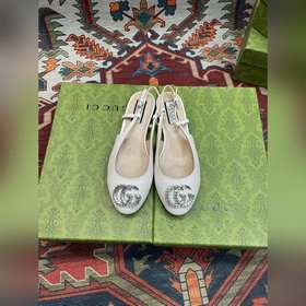 Аксессуары Gucci с кристаллами в форме двойной буквы G придают со
