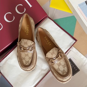 Версия высшего качества： женская модель  Gucci Новейшие туфли с