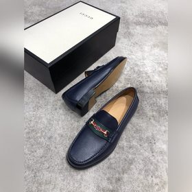 Новая модель Gucci, одновременная продажа в фирменных магазинах, 
