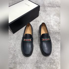 Новая модель Gucci, одновременная продажа в фирменных магазинах,