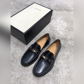 Новая модель Gucci, одновременная продажа в фирменных магазинах, 