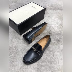 Новая модель Gucci, одновременная продажа в фирменных магазинах, 
