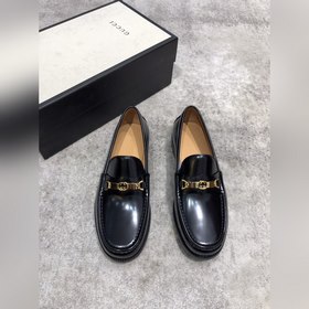 Новая модель Gucci, одновременная продажа в фирменных магазинах,