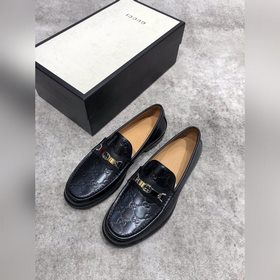 Новая модель Gucci, одновременная продажа в фирменных магазинах, 