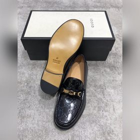 Новая модель Gucci, одновременная продажа в фирменных магазинах, 