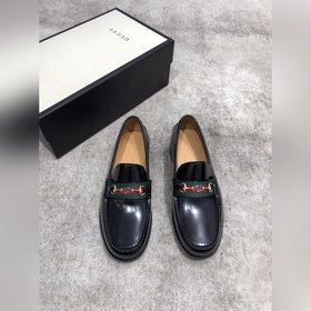 Новая модель Gucci, одновременная продажа в фирменных магазинах,