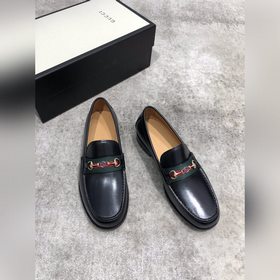Новая модель Gucci, одновременная продажа в фирменных магазинах, 