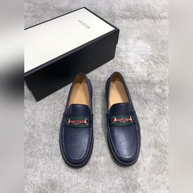 Новая модель Gucci, одновременная продажа в фирменных магазинах,