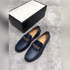 Новая модель Gucci, одновременная продажа в фирменных магазинах,