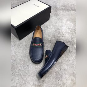 Новая модель Gucci, одновременная продажа в фирменных магазинах,