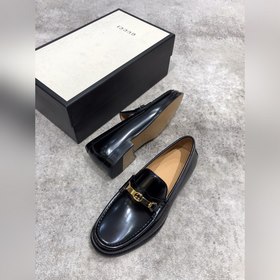 Новая модель Gucci, одновременный выпуск в магазинах, верх из кож