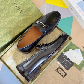 Топовая версия： мужская модель ( Gucci G-Classics Лоферы с пряжко
