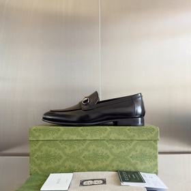 Топовая версия： мужская модель ( Gucci G-Classics Лоферы с пряжко