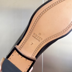 Топовая версия： мужская модель ( Gucci G-Classics Лоферы с пряжко