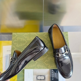 Топовая версия： мужская модель ( Gucci G-Classics Лоферы с пряжко