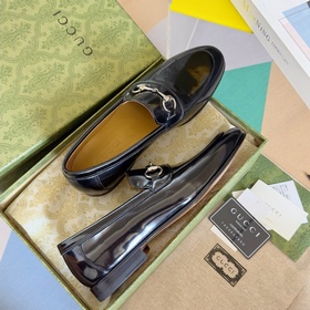 Топовая версия： мужская модель ( Gucci G-Classics Лоферы с пряжко