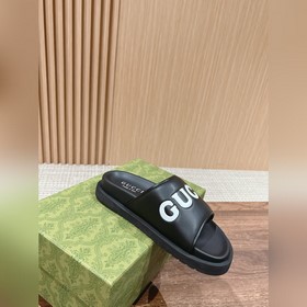 # Мужские сандалии Gucci Эти сандалии изготовлены из черной кожи 