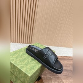 # Мужские сандалии Gucci Эти сандалии изготовлены из черной кожи 