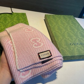 Gucci, оригинальная модель, рекомендуется к покупке, новый трикот