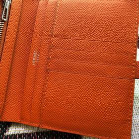 Короткий кошелек Bearn от Hermès, модель Epsom, в наличии  Цвет：