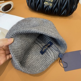 Официальный сайт Lv Очень универсальный, подходит для мужчин и же
