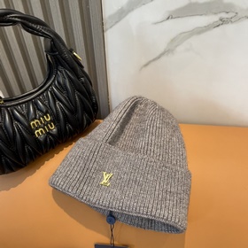 Официальный сайт Lv Очень универсальный, подходит для мужчин и же