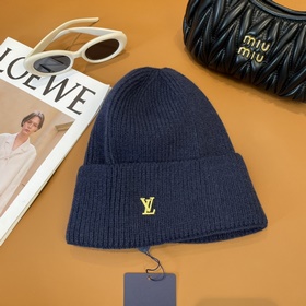 Официальный сайт Lv Очень универсальный, подходит для мужчин и же