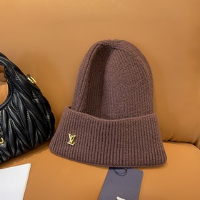 Официальный сайт Lv Очень универсальный, подходит для мужчин и же