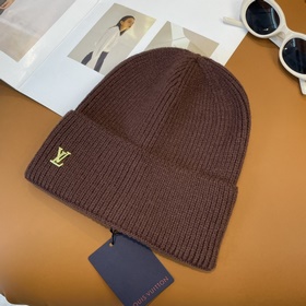 Официальный сайт Lv Очень универсальный, подходит для мужчин и же