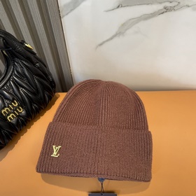 Официальный сайт Lv Очень универсальный, подходит для мужчин и же