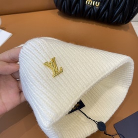 Официальный сайт Lv вязаные шапки Очень универсальные, подходят д