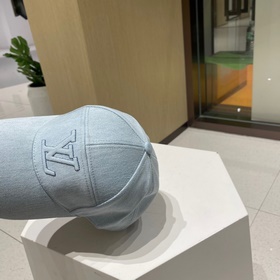 Бейсболка Louis Vuitton Новая бейсболка LV, тщательно изготовлена